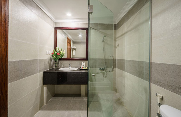 Deluxe connecting room