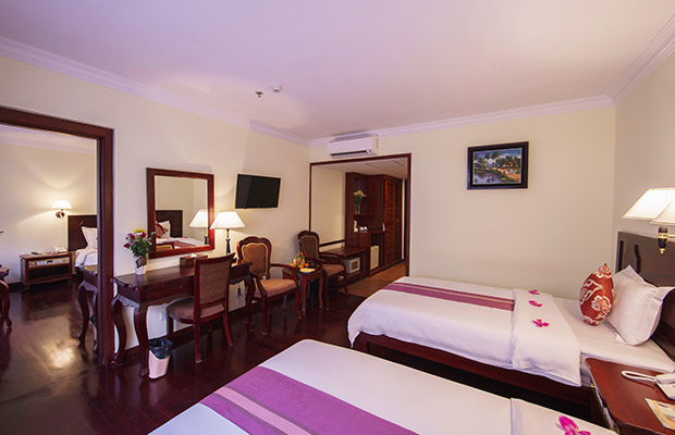 Deluxe connecting room