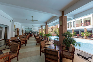 Smiling, poolside bar, smiling deluxe, smiling deluxe hotel, smiling deluxe siem reap, smiling deluxe cambodia, smiling deluxe angkor, smiling deluxe hotel siem reap angkor